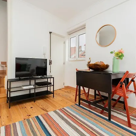 Homey Warmth In Timeless Cobblestone Lane 公寓 Lisboa