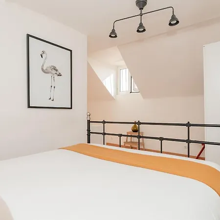Homey Warmth In Timeless Cobblestone Lane *