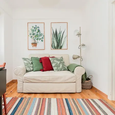 Homey Warmth In Timeless Cobblestone Lane Apartmán Lisboa