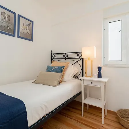 Homey Warmth In Timeless Cobblestone Lane *