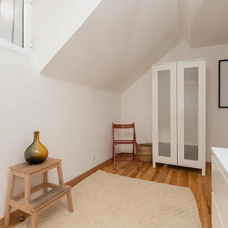 Homey Warmth In Timeless Cobblestone Lane Apartmán Lisboa
